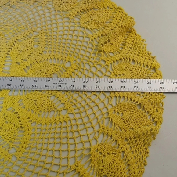 VINTAGE COTTON CROCHET BOHO 26" DIAMETER YELLOW HANDCRAFTED, CENTER TABLE SCAPE - Picture 5 of 11